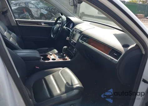 2013 Volkswagen Touareg Tdi Lux z USA, uszkodzony, nr VIN WVGEP9BP7DD006100